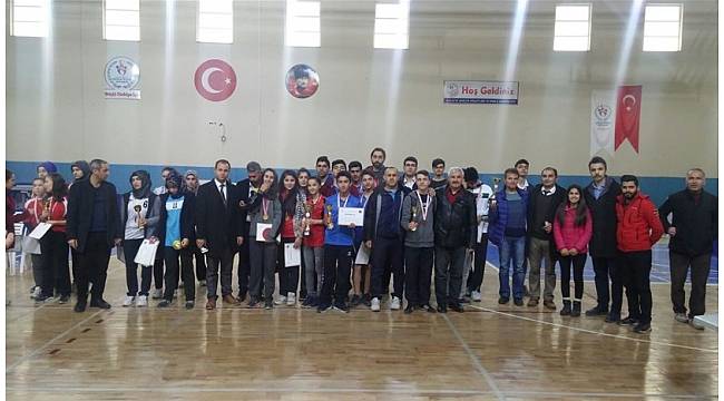 Masa Tenisinde dereceye giren okullar belli oldu