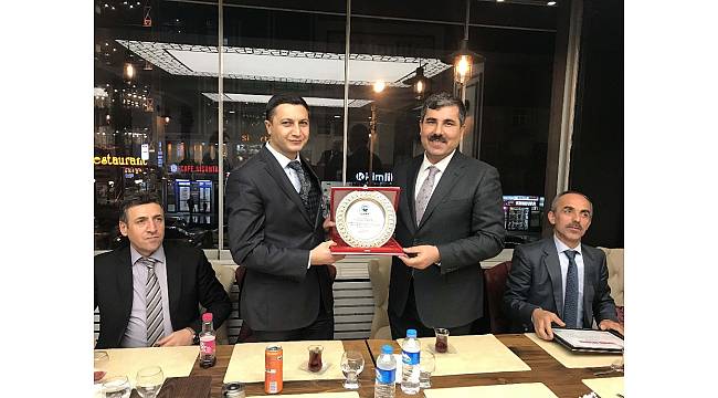 Muş Belediyesi Personel Müdürü Güler'e veda yemeği