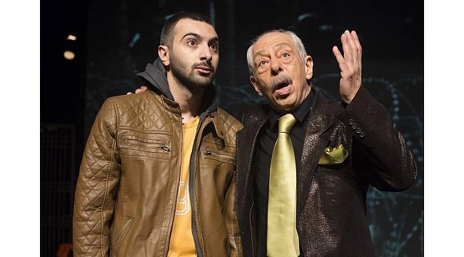 &quot;Göçmenleeeer&quot;, İzmir&#39;de ayakta alkışlandı