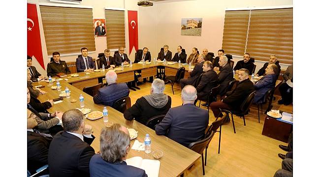 Rize Valisi Erdoğan Bektaş muhtarlarla İyidere'de bir araya geldi