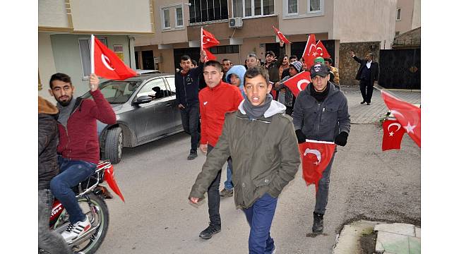 Romanlardan 'Zeytin Dalı Harekatı' için gönüllü askerlik müracaatı