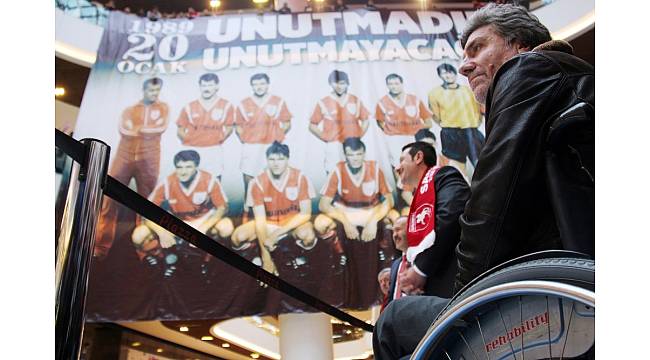 Samsunspor&#39;un kazasında sakat kalan Emin Kar&#39;dan yürek burkan bakış