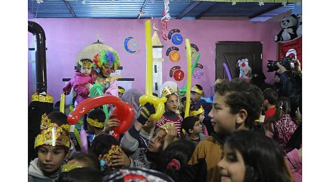 Suriye'de 83 bin 416 öğrenci karnelerini aldı
