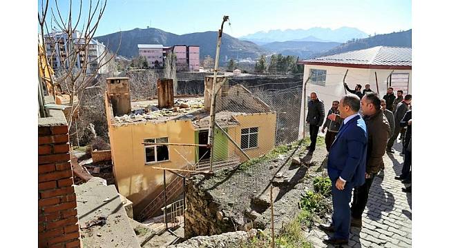 Tunceli&#39;de 28 metruk bina yıkıldı