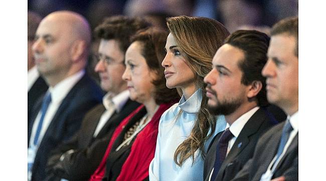 Ürdün Kraliçesi Rania&#39;dan Arap öğrencilere ücretsiz eğitim hizmeti