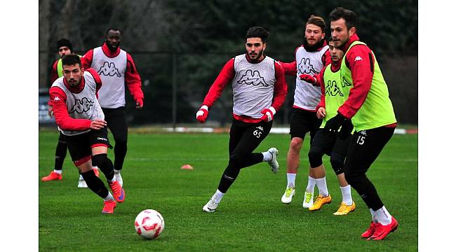 Vali Kaymak, Samsunsporlu futbolcularla görüştü