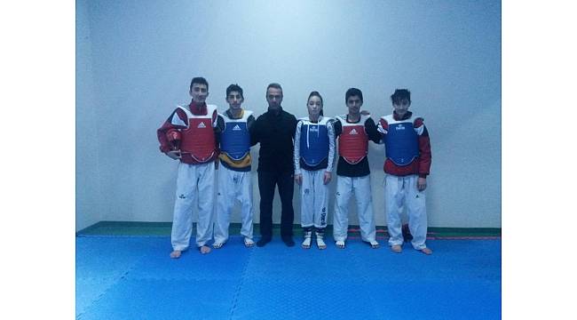 Yalovalı taekwondocular gözünü madalyaya dikti