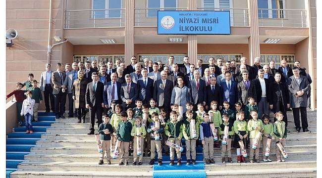 Yeşilyurt&#39;ta 24 bin 500 öğrenciye satranç takımı