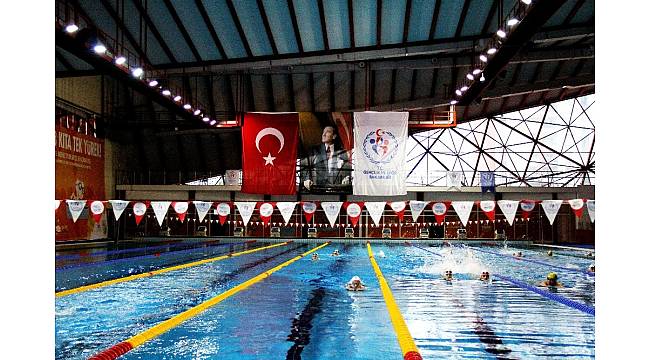 Yüzme Milli Takımı, Avrupa şampiyonalarına Mersin&#39;de hazırlanıyor
