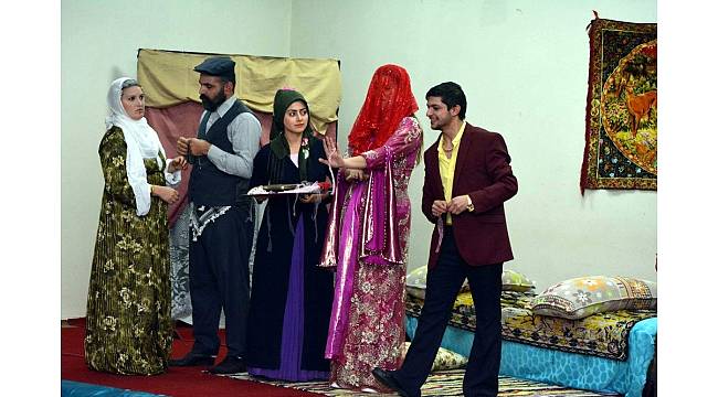 &#39;İnci Küpeli Kız&#39; tiyatro oyunu Siirtli sanatseverlerle buluşuyor