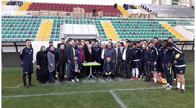 AK Parti&#39;den T.M. Akhisarspor&#39;a baklavalı ziyaret