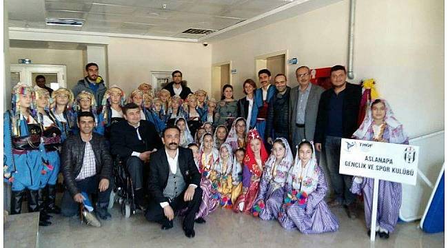 Aslanapa Halk Oyunları ekiplerinden büyük başarı