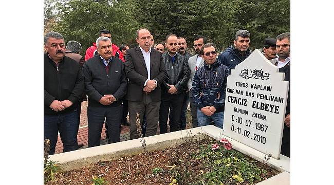 Başpehlivan Cengiz Elbeye mezarı başında anıldı