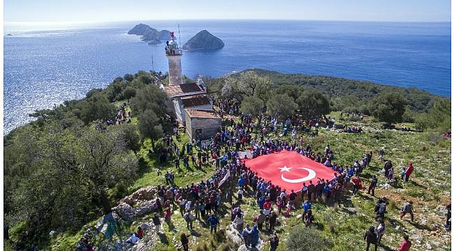 Bin 500 kişi tarihi Gelidonya Feneri'ne yürüdü
