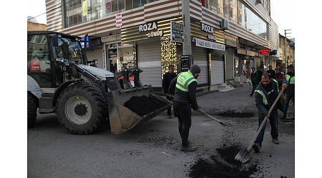 Bismil'de yol yama ve tamir çalışması devam ediyor