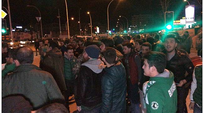 Bursaspor taraftarından yönetime protesto