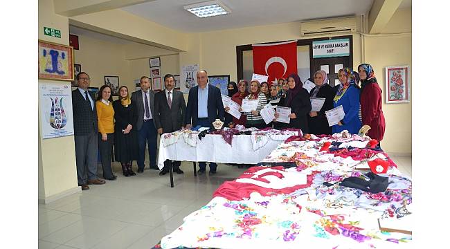 İğne oyası kursiyerlerinin ürünleri sergilendi