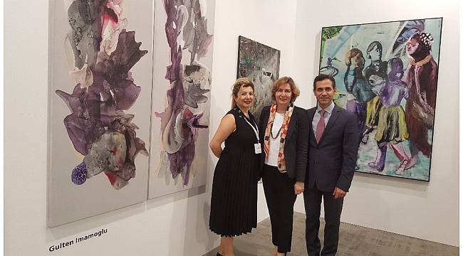 İmamoğlu, eserleriyle Uzak Doğu'nun en büyük sanat fuarında
