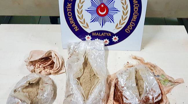 İran uyruklu kadının üzerinden 1 kilo uyuşturucu çıktı