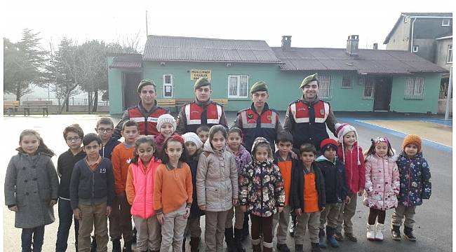 Jandarma, okul ve çevrelerinde denetimlerini sıklaştırdı