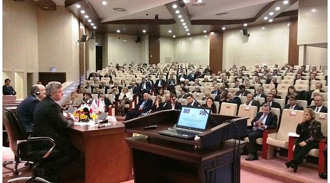 Karacoşkun Konferansa Katıldı