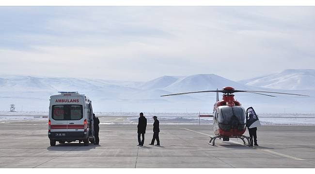 Kars'ta erken dünyaya gelen bebek ambulans helikopterle Elazığ'a sevk edildi