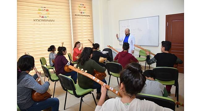 Kocasinan'ın Bağlama Kursuna Yoğun İlgi