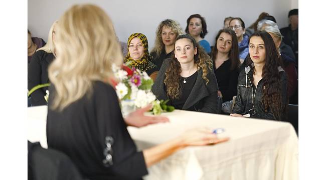 Mahalle kadınlar yazarlarla buluşuyor