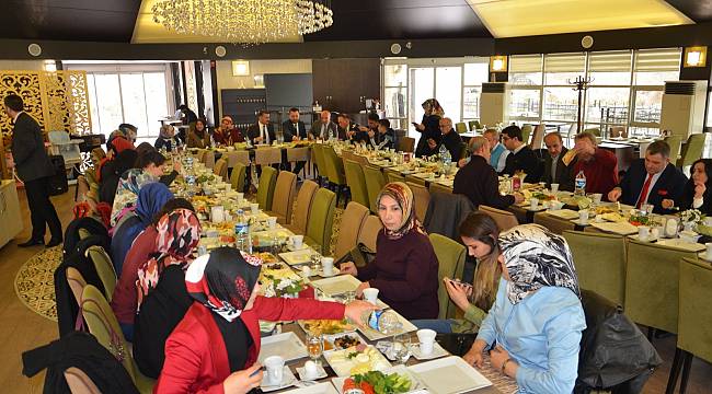Malatya'da MHP kadın yöneticilerini tanıttı