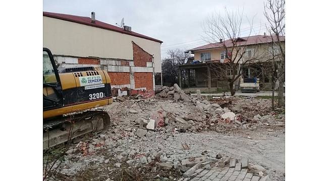 Metruk binalar tek tek yıkılıyor