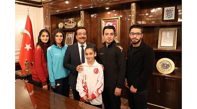 Milli sporculardan Başkan Atilla&#39;ya ziyaret