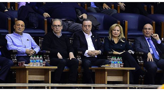 Mustafa Cengiz derbide takımını yalnız bırakmadı