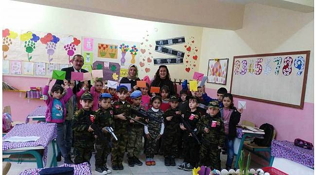 Öğrencilerden Mehmetçiğe moral mektubu