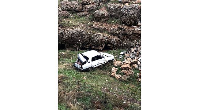 Otomobille çarpıştıktan sonra dereye uçtu: 5 yaralı