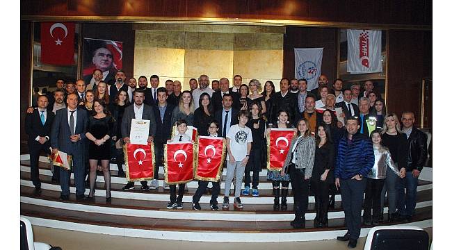 Şampiyonların kupaları Mehmetçik&#39;e