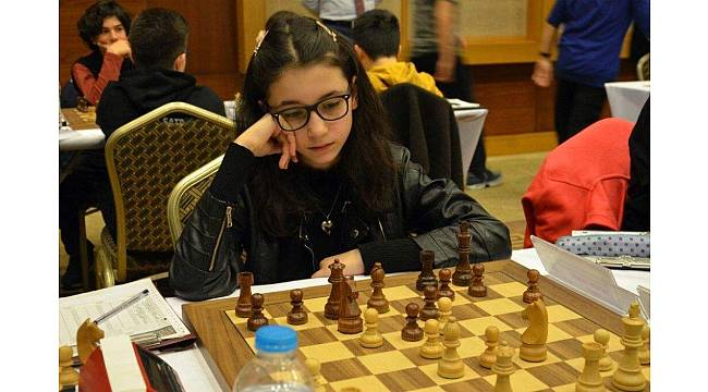 Satrançta ikinci oldu, gözünü dünya şampiyonluğuna dikti