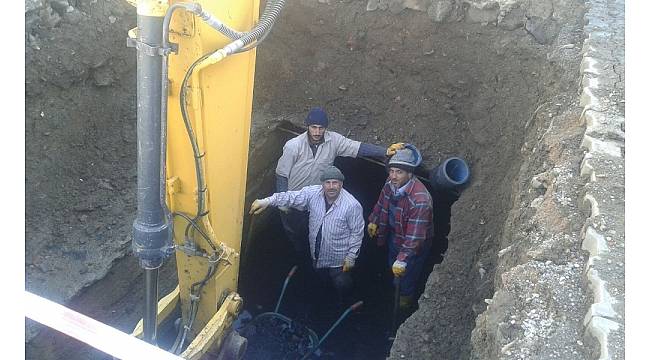 Simav Belediyesi, ilçe genelindeki tüm kanalları temizliyor