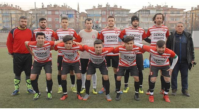 Takım arkadaşlarının arasındaki yaş farkı şaşırtıyor