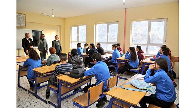 Vali Sonel öğrencilerle bir araya geldi