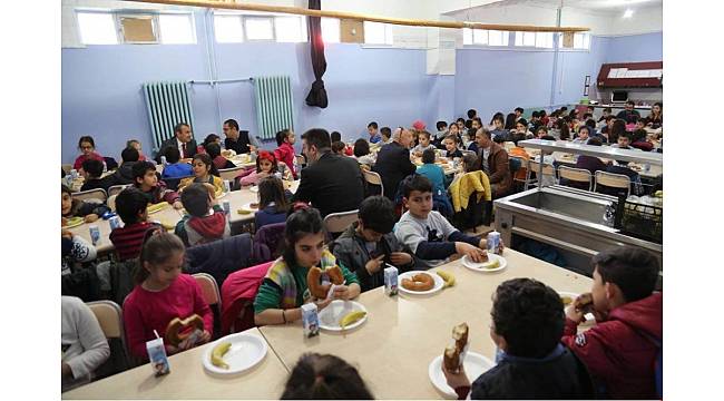 Vali Sonel&#39;den 332 öğrenciye kahvaltı desteği