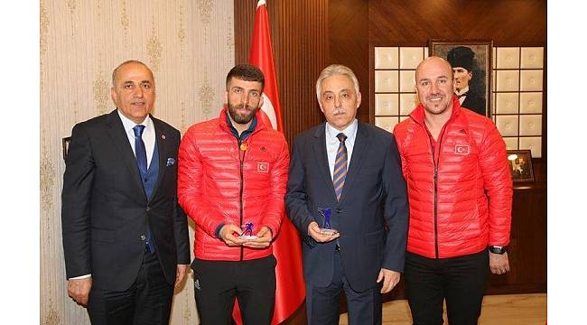 Vali Toprak, başarılı sporcuyu makamında kabul etti