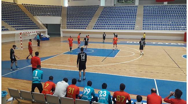 Van Erek Beş Yıldız Hentbol Takımı liderliği garantiledi