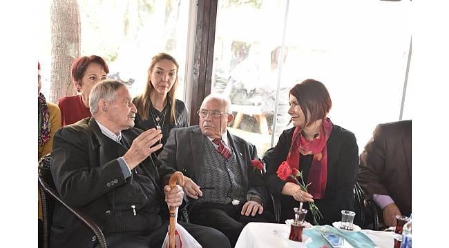 Avcılar'da yaşlılar kahvaltıda buluştu