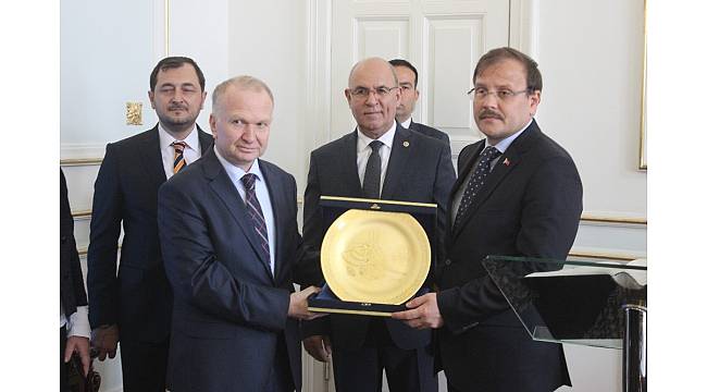 Başbakan Yardımcısı Çavuşoğlu: &quot;Terörist cenazesinde gözyaşı dökenler, CHP&#39;li olarak karşımıza çıkıyor&quot;