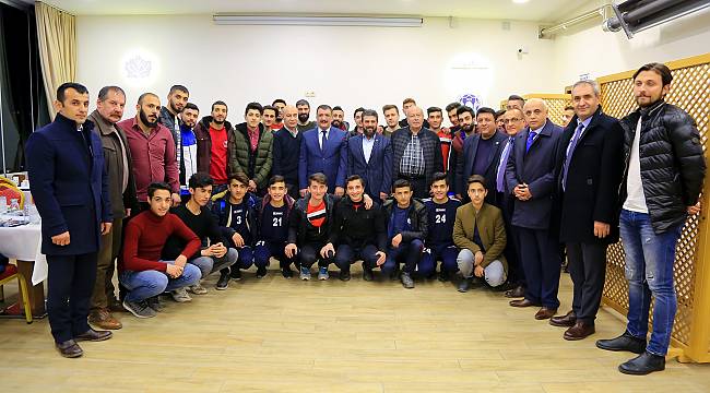 Başkan Gürkan sporcularla bir araya geldi