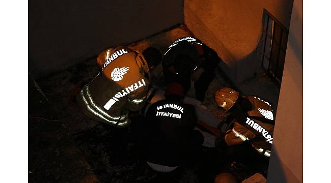 Beyoğlu'nda köpeğin kovaladığı vatandaş 3 metreden düştü