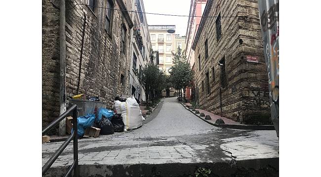 Birinci kattan atlayan mahkumun kaçma anı kamerada