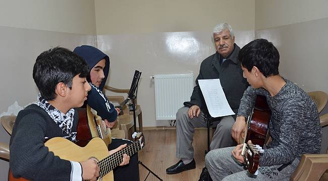 Enstrüman kurslarına yoğun ilgi