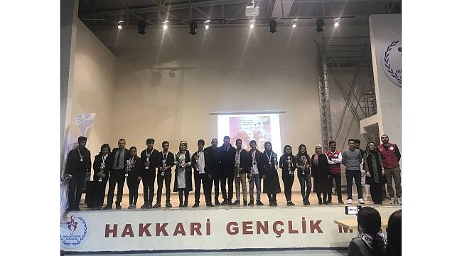 Hakkari&#39;de Gençler Arası Şiir Okuma Yarışması