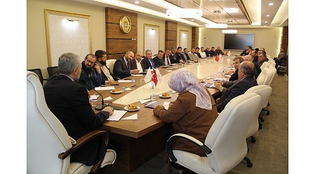 Kayseri'den mültecilere 51 tır yardım malzemesi
